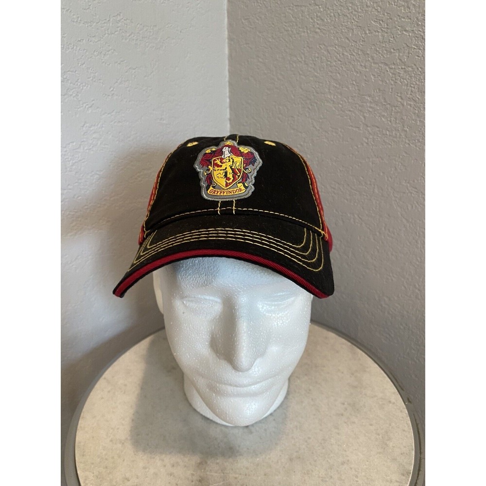 NWT Universal Studios The Wizarding World of Harry Potter Gryffindor Crest Hat